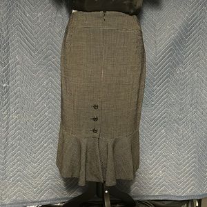 Carlisle collection straight skirt in black/white woven tweed fabric size 6